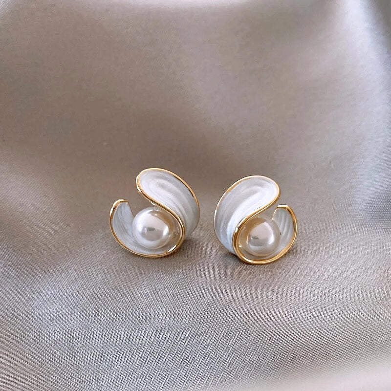 Amara - Boucles d'oreilles luxe en opale blanche et perle dorée