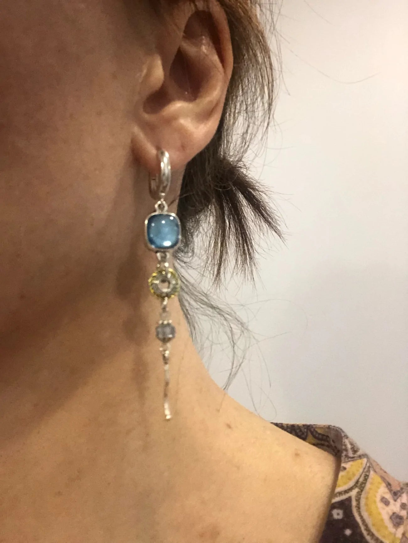 Elias - Boucles d'oreilles croix en pierre bleue