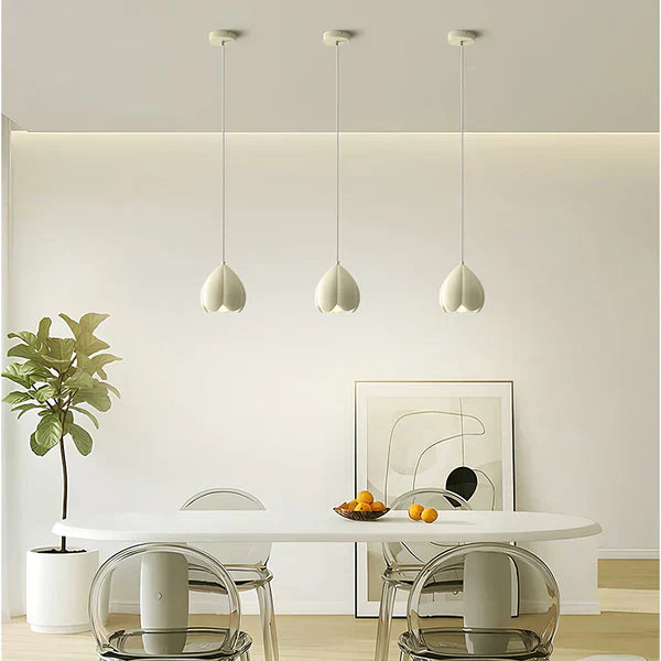 FlowerGlow - Elegant Cream Pendant Light for a Warm Interior