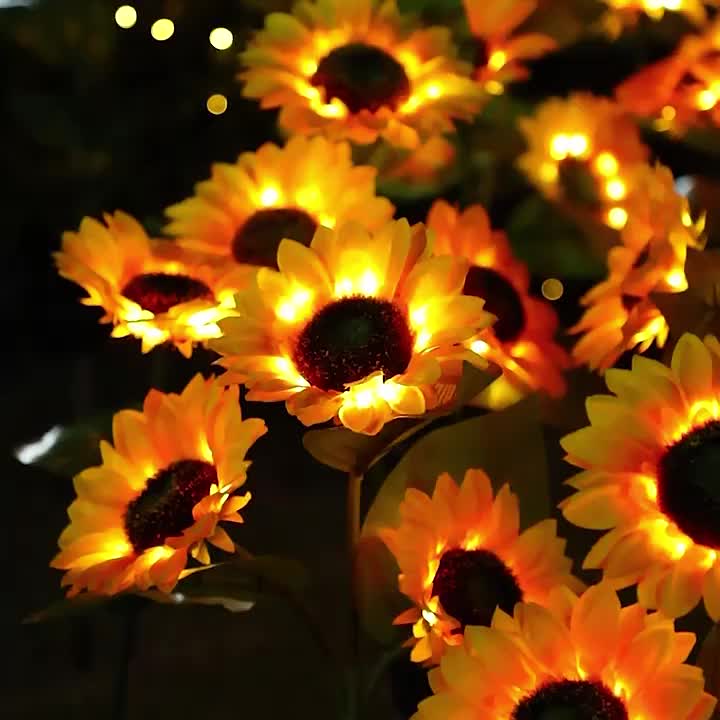 Wyldbloom - 3-Head Sunflower Solar Garden Lamp