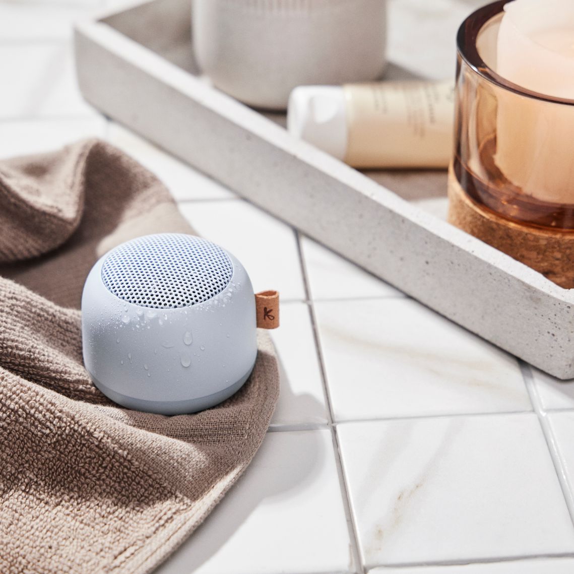 AquaBeats - Lampe Enceinte Bluetooth Étanche pour Salle de Bain