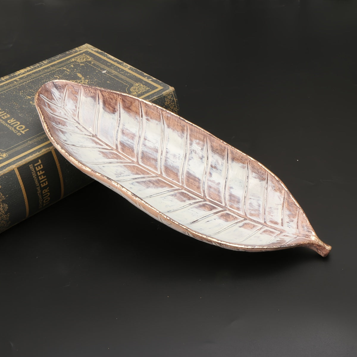 LeafTray - Decorative Leaf-Shaped Resin Tray
