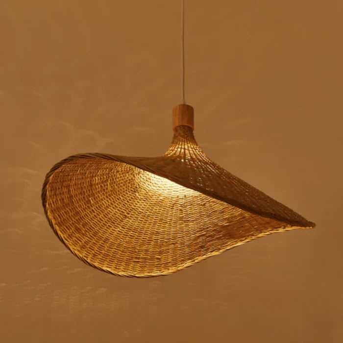 RusticWeave Light – Élégante Suspension en Rotin