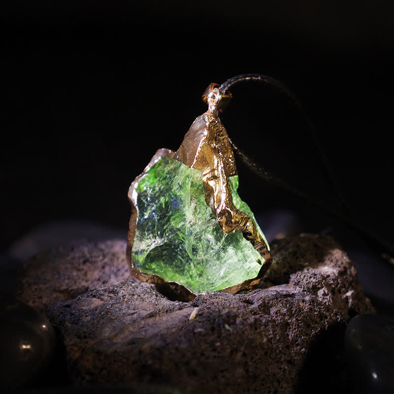 Lyra - Collier moldavite naturelle élégant