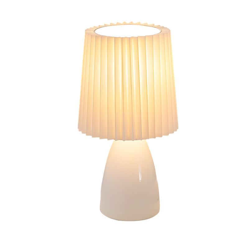 ChicGlow - Dimmable Table Lamp with USB Charging Port