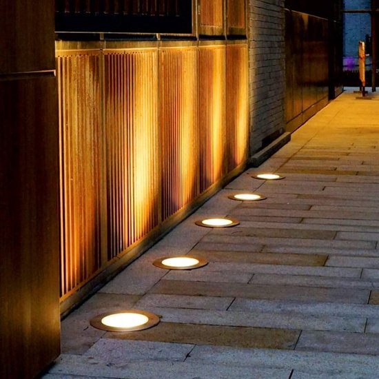 Solar LED Deluxe Wireless Garden Lights - Waterproof Solar-Powered Lighting