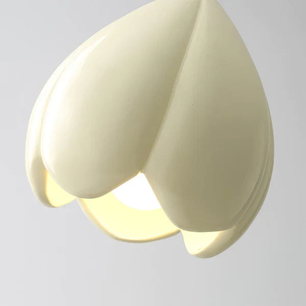 FlowerGlow - Elegant Cream Pendant Light for a Warm Interior