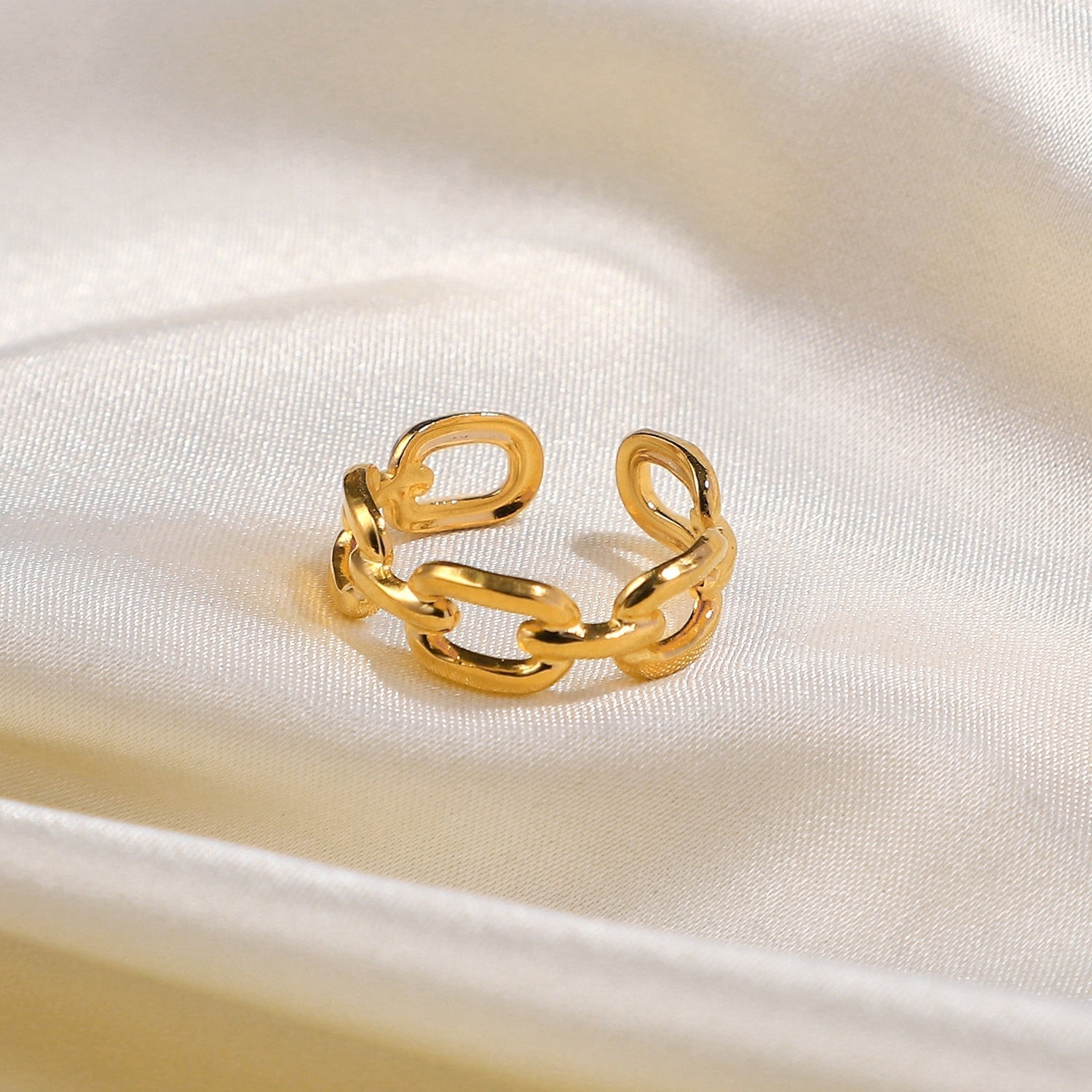 NexaTwist - Twisted Chain Band Ring