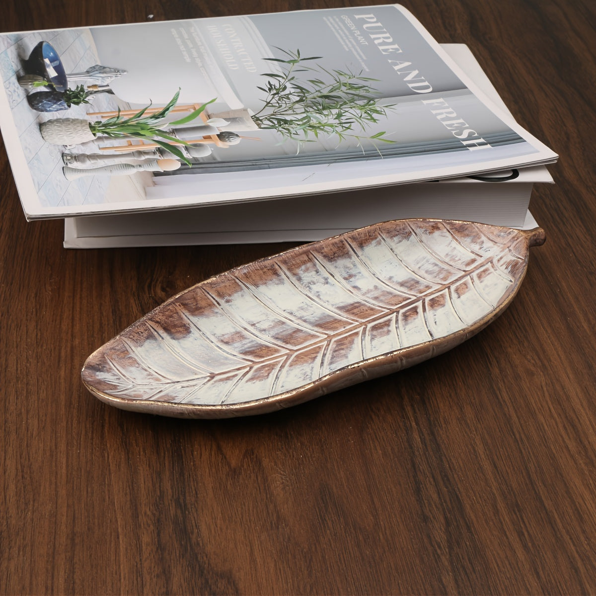 LeafTray - Decorative Leaf-Shaped Resin Tray