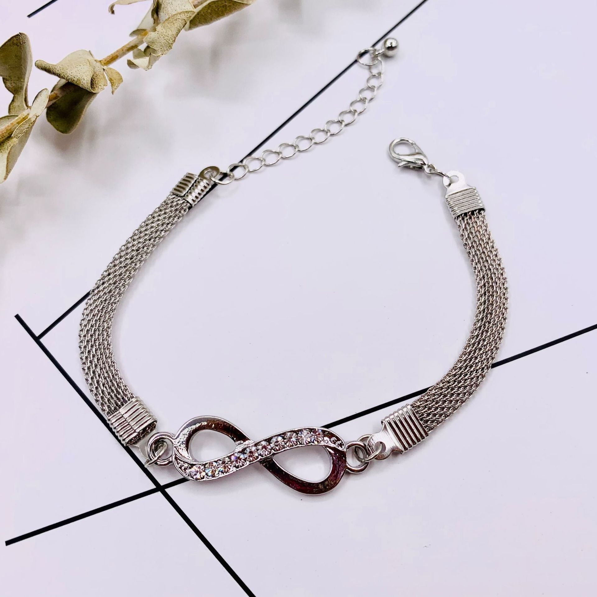 Bracelet infinity en argent, élégance intemporelle