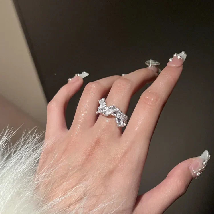 Serena - Bague nœud en zircone, symbole d'éternité