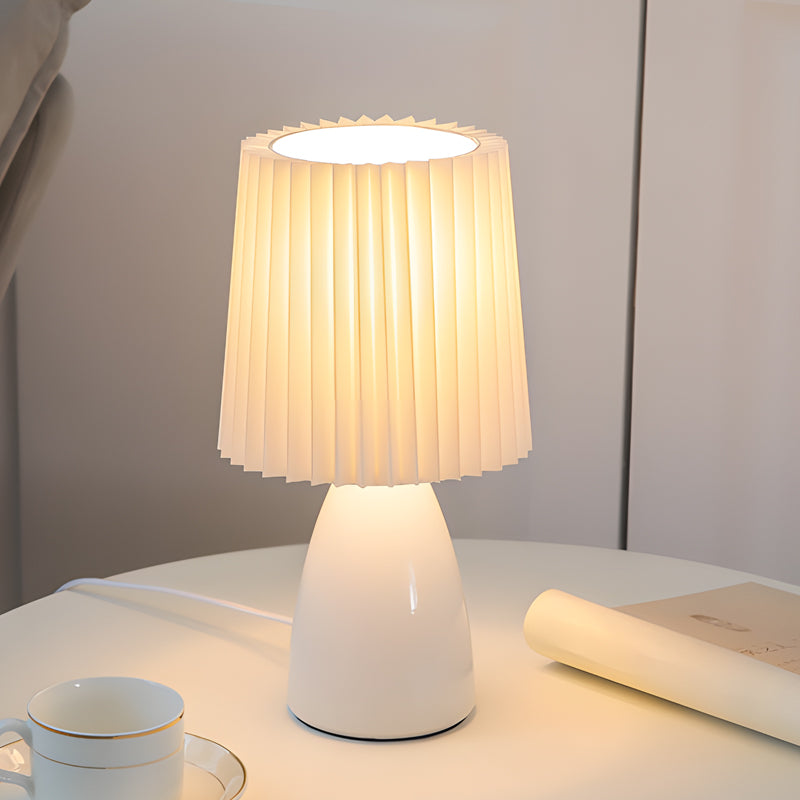 ChicGlow - Dimmable Table Lamp with USB Charging Port