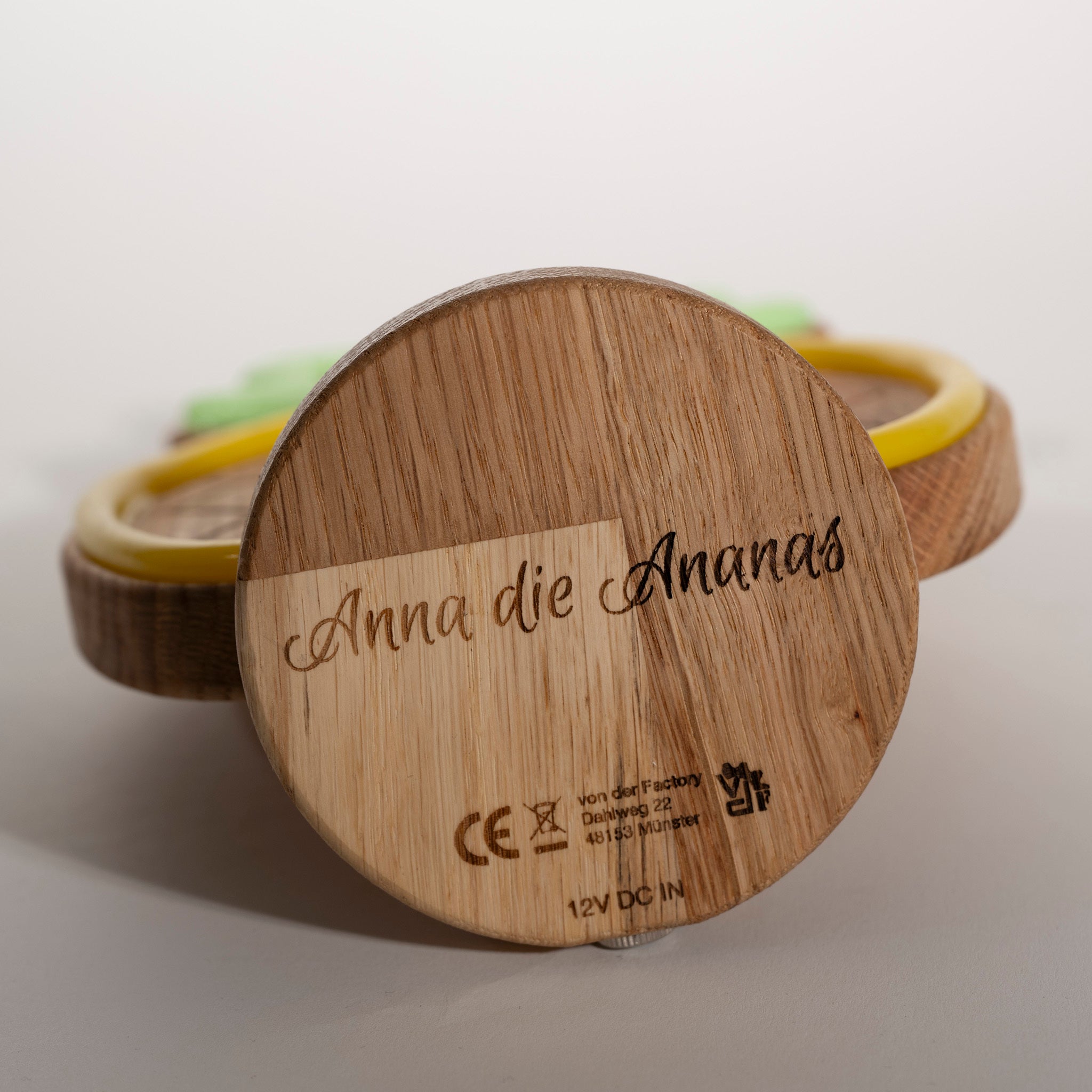 WoodGlow - Lampe néon tropicale en chêne avec télécommande