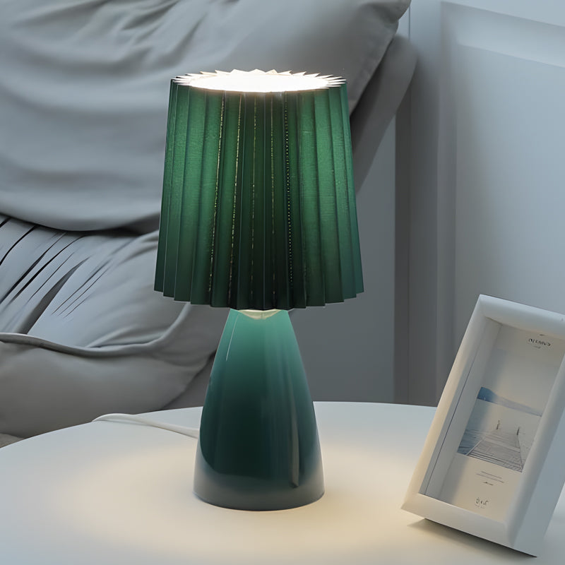 ChicGlow - Dimmable Table Lamp with USB Charging Port