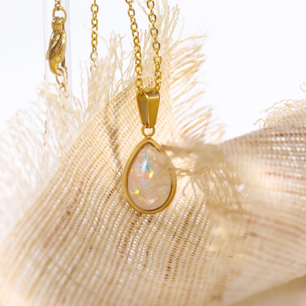 Eloise - Collier pendentif goutte en opale naturelle 18K