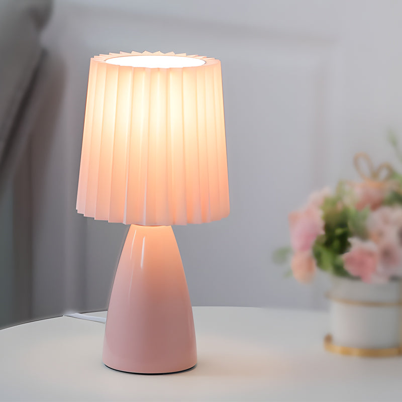 ChicGlow - Dimmable Table Lamp with USB Charging Port