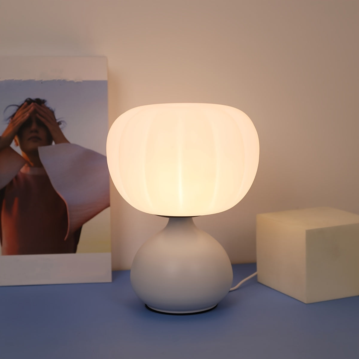 PumpkinGlow Lamp - 3-Color LED Table Lamp for a Warm Ambiance
