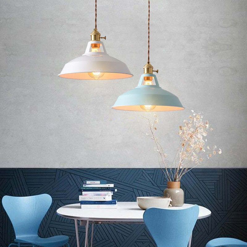 RadiantGlow Chandelier - Elegant Metal Chandelier for Stylish Interiors