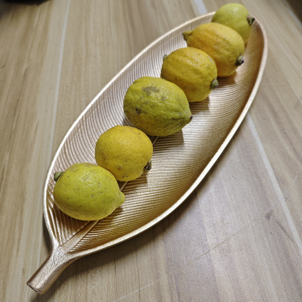 LeafWood - Leaf-Shaped Wooden Serving Tray