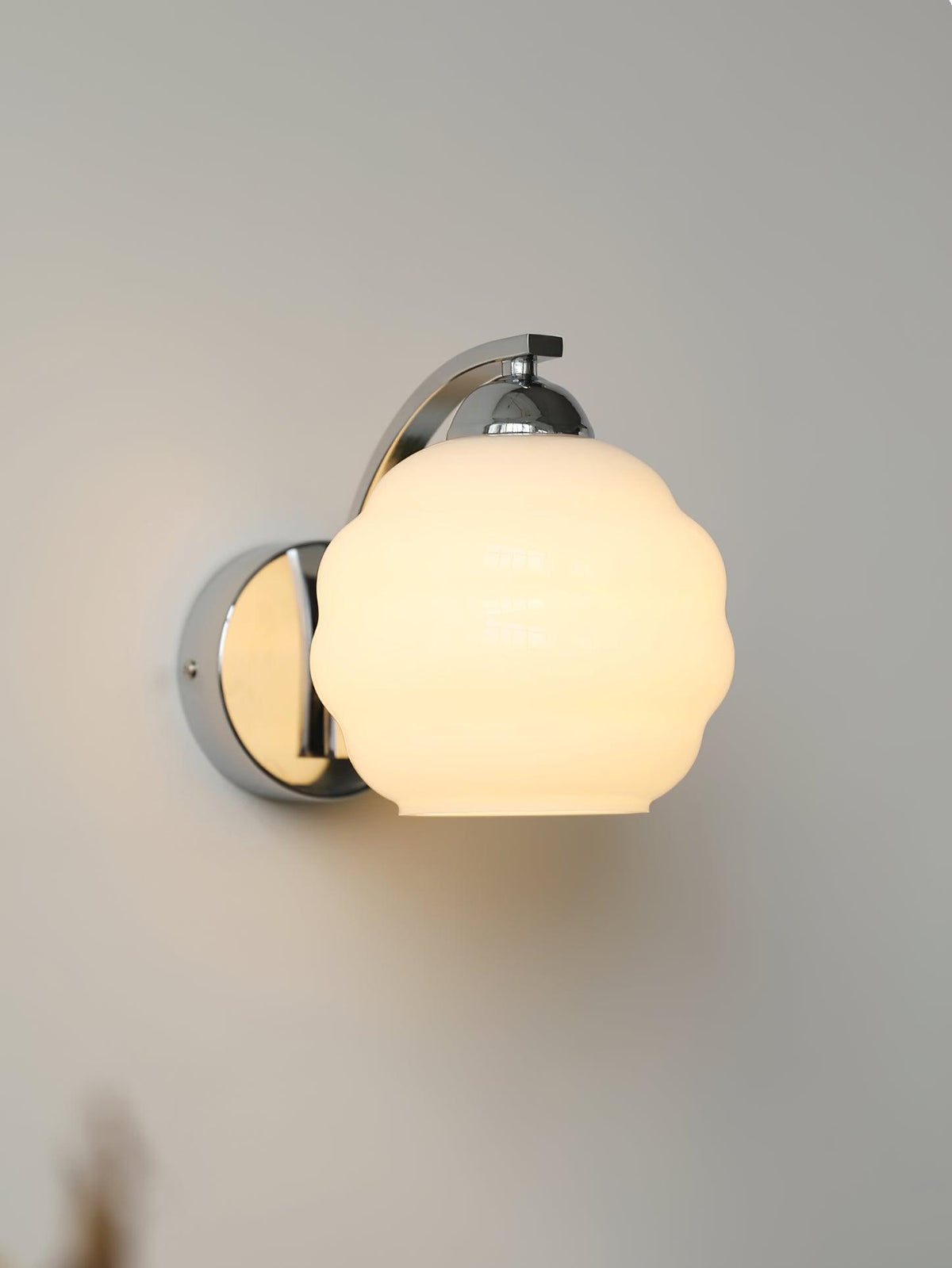 VintageGlam - Art Deco Wall Sconce for Timeless Interiors