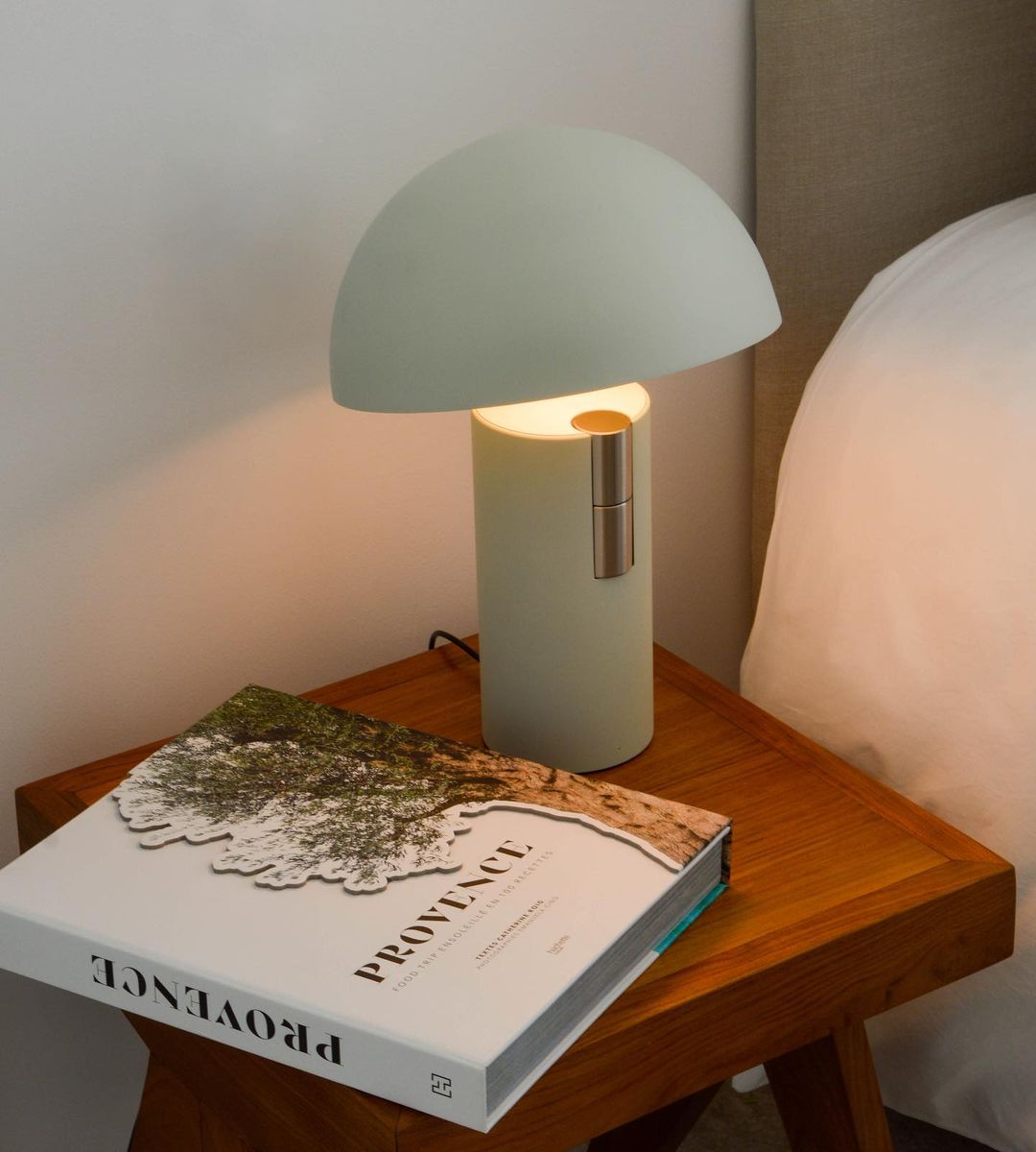 GlowAvora Table Lamp - Modern & Elegant Warm Lighting