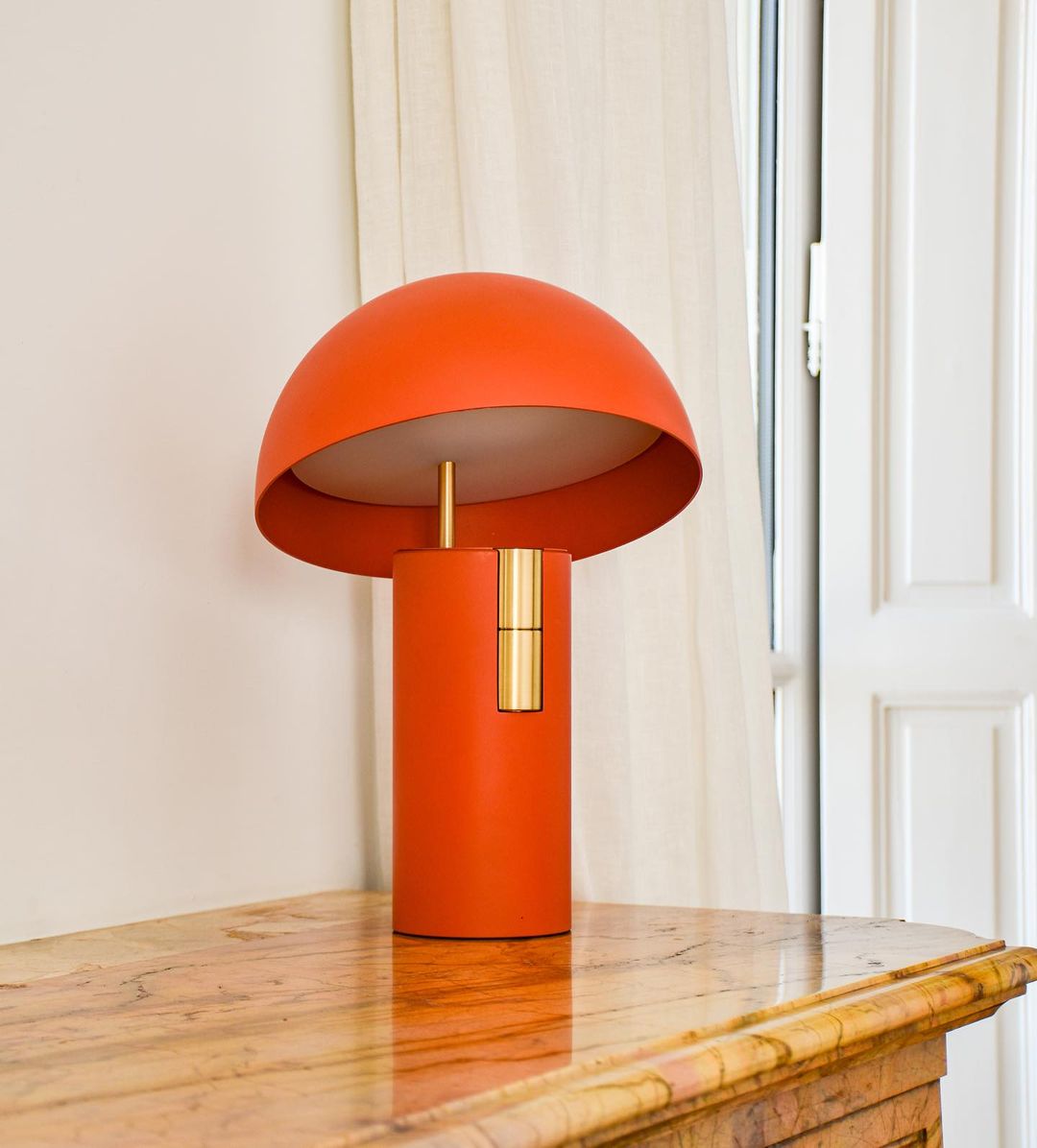GlowAvora Table Lamp - Modern & Elegant Warm Lighting