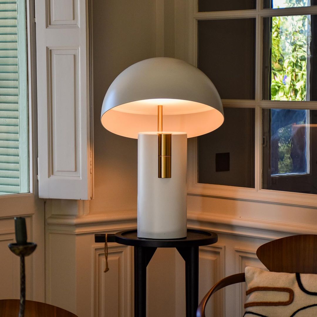 GlowAvora Table Lamp - Modern & Elegant Warm Lighting