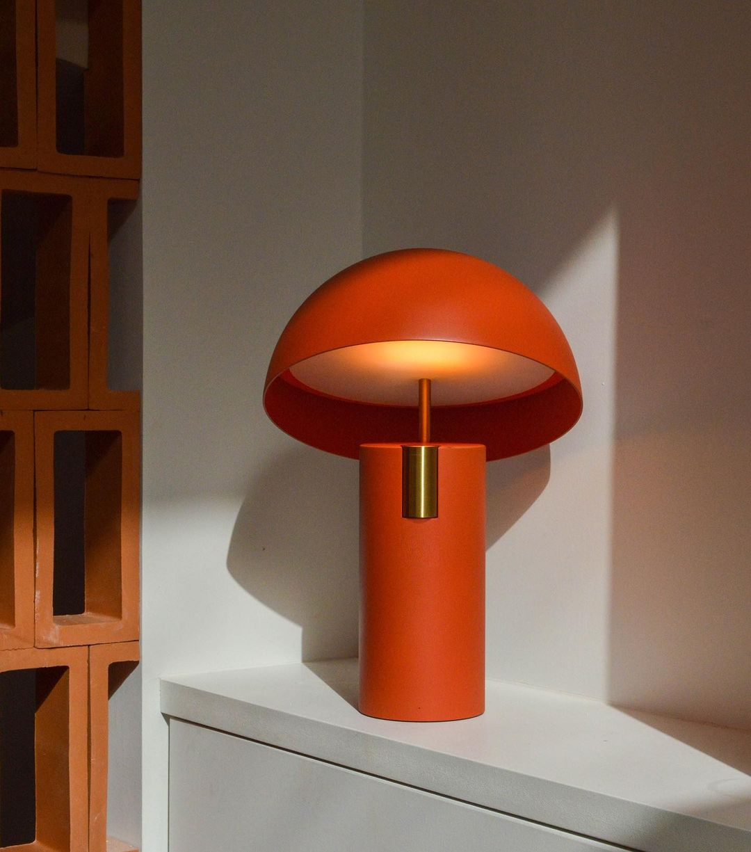 GlowAvora Table Lamp - Modern & Elegant Warm Lighting