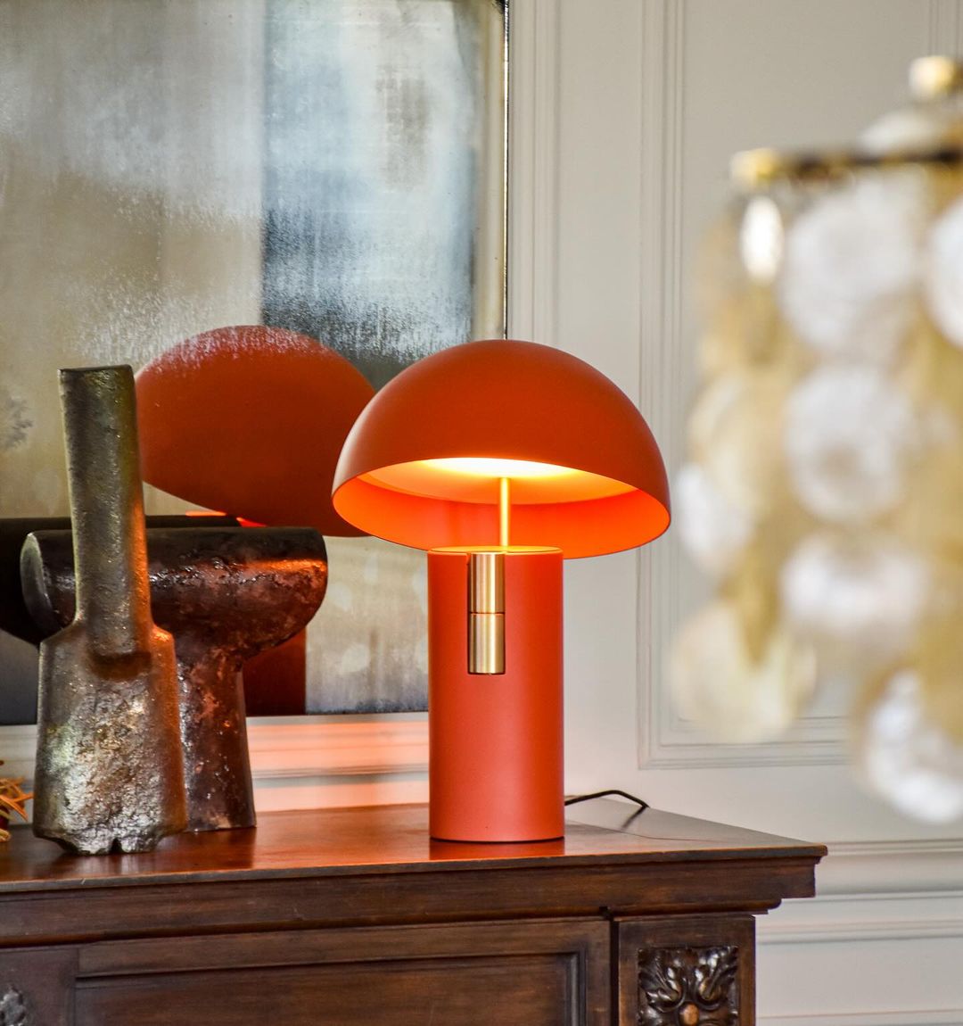 GlowAvora Table Lamp - Modern & Elegant Warm Lighting