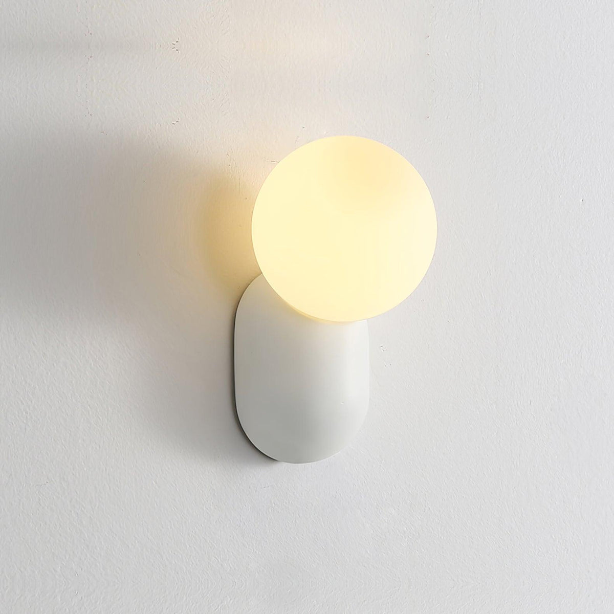 Utique - Elegant and Efficient Resin LED Wall Sconce