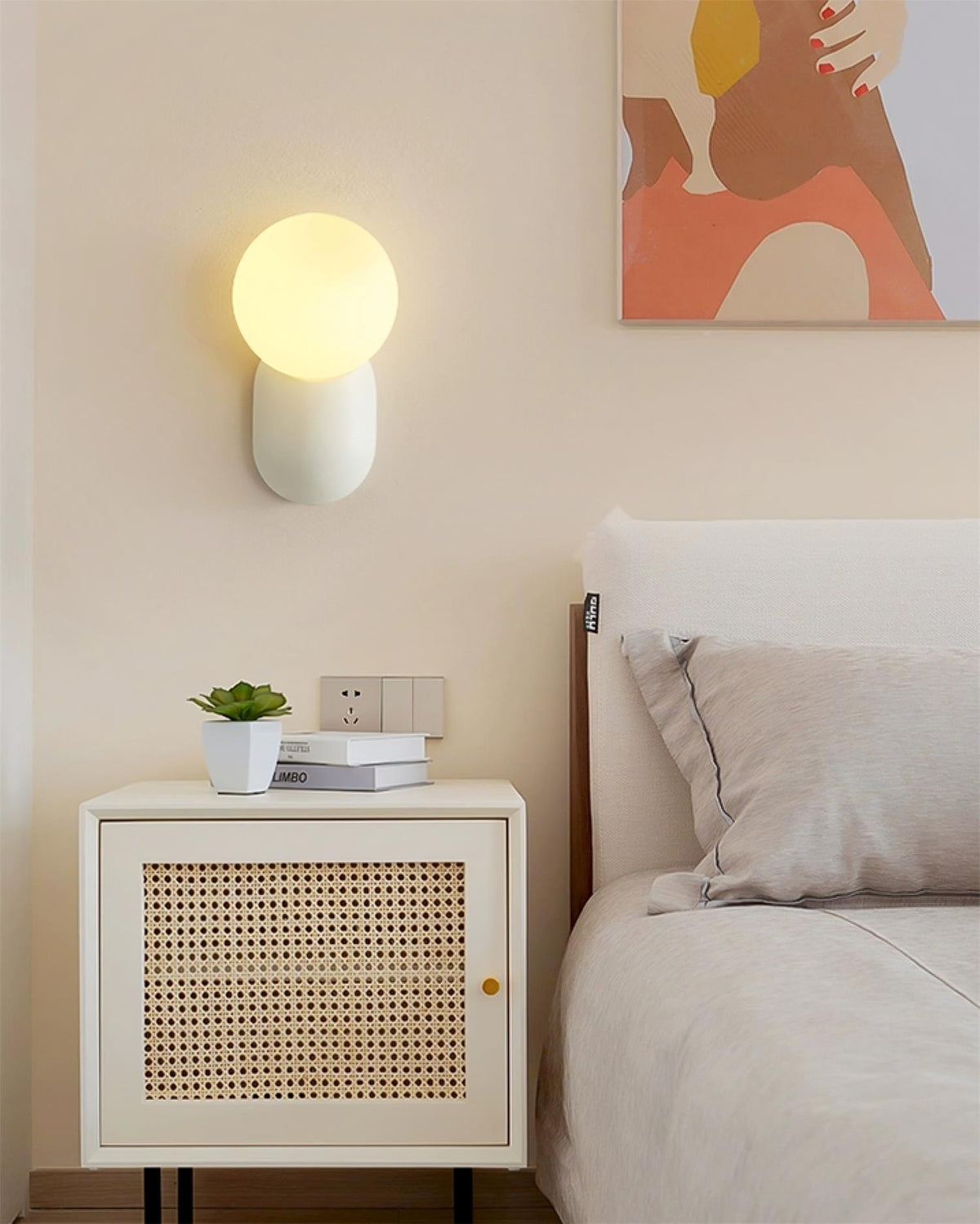 Utique - Elegant and Efficient Resin LED Wall Sconce