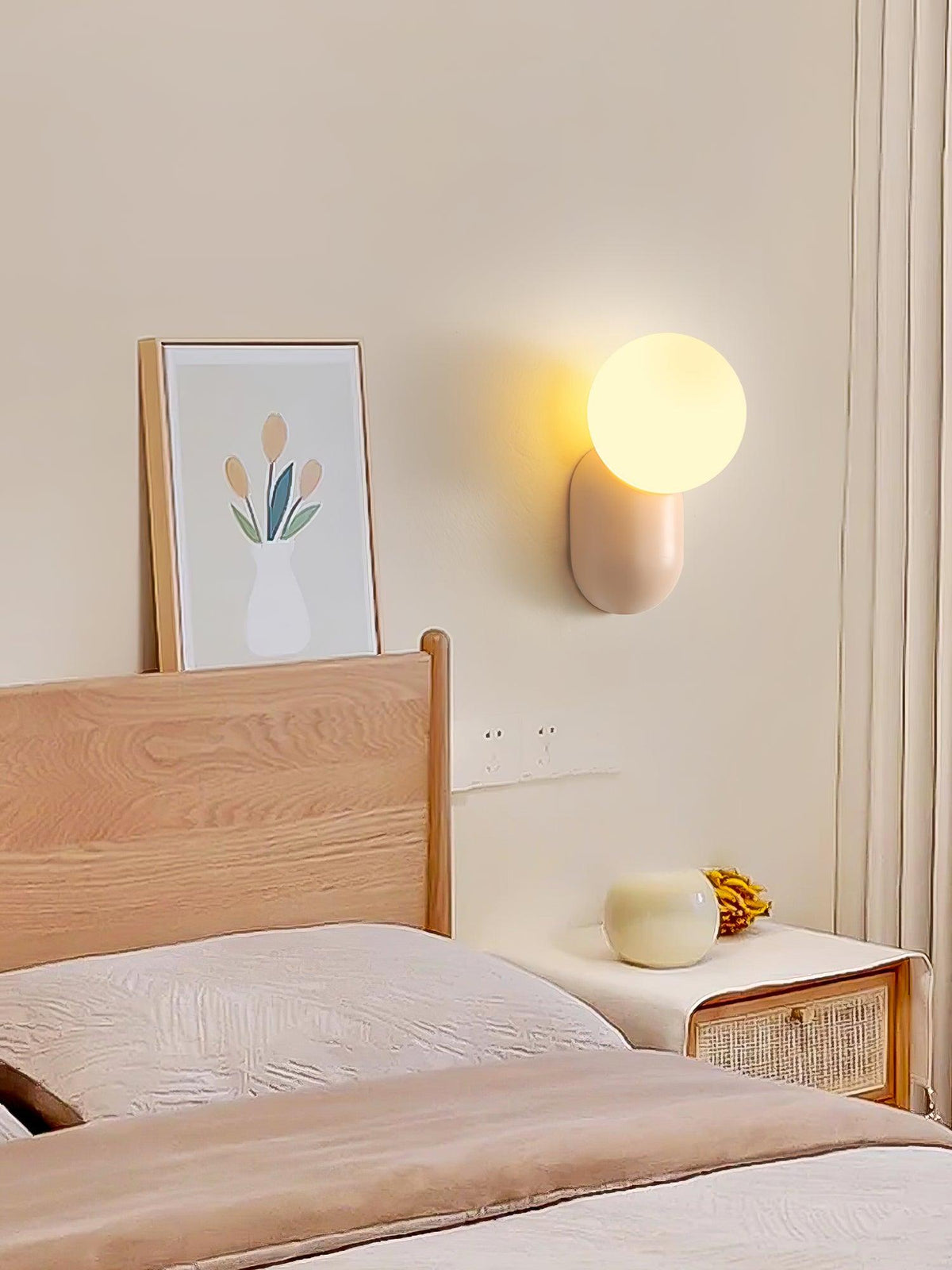 Utique - Elegant and Efficient Resin LED Wall Sconce
