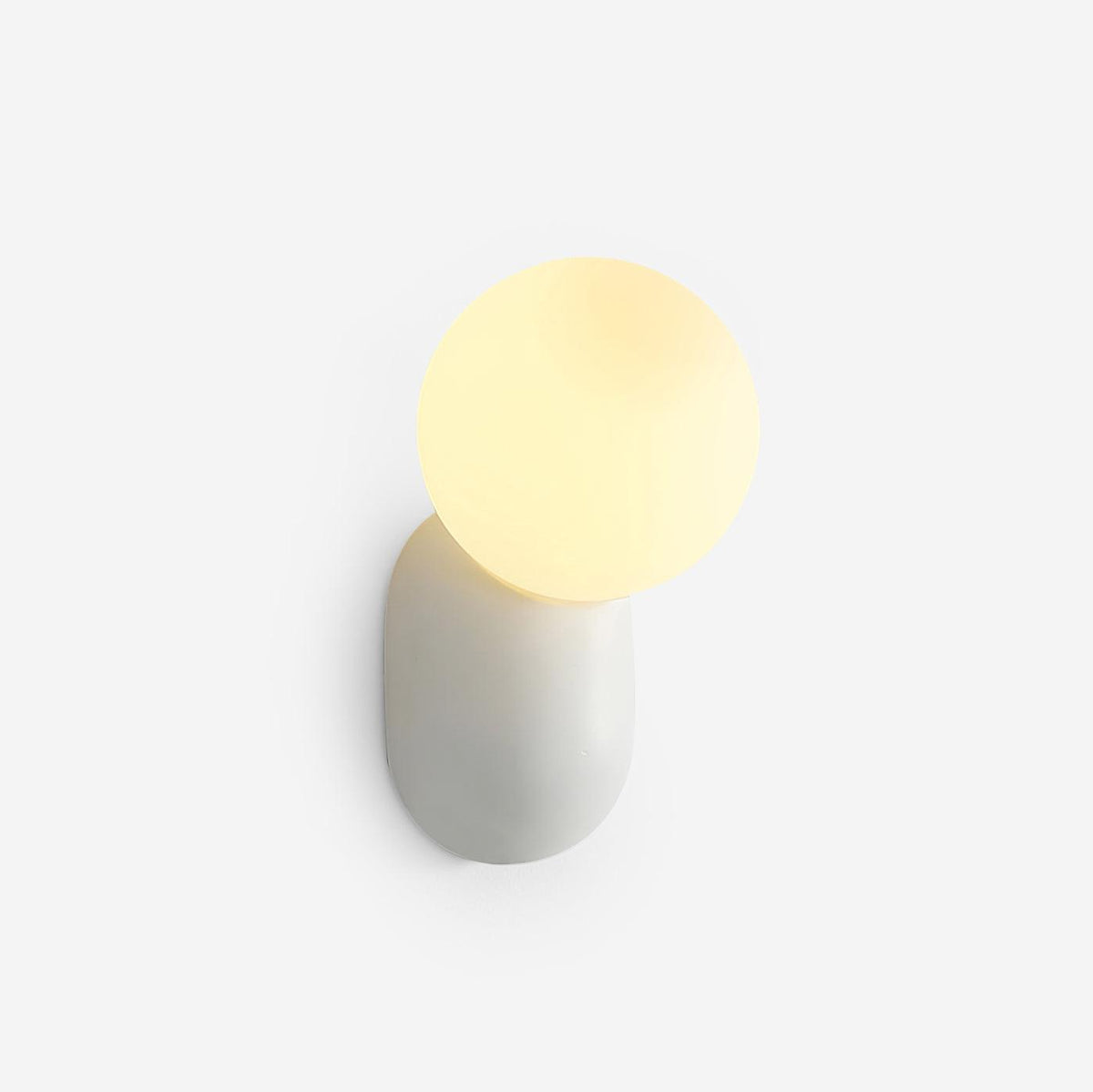 Utique - Elegant and Efficient Resin LED Wall Sconce