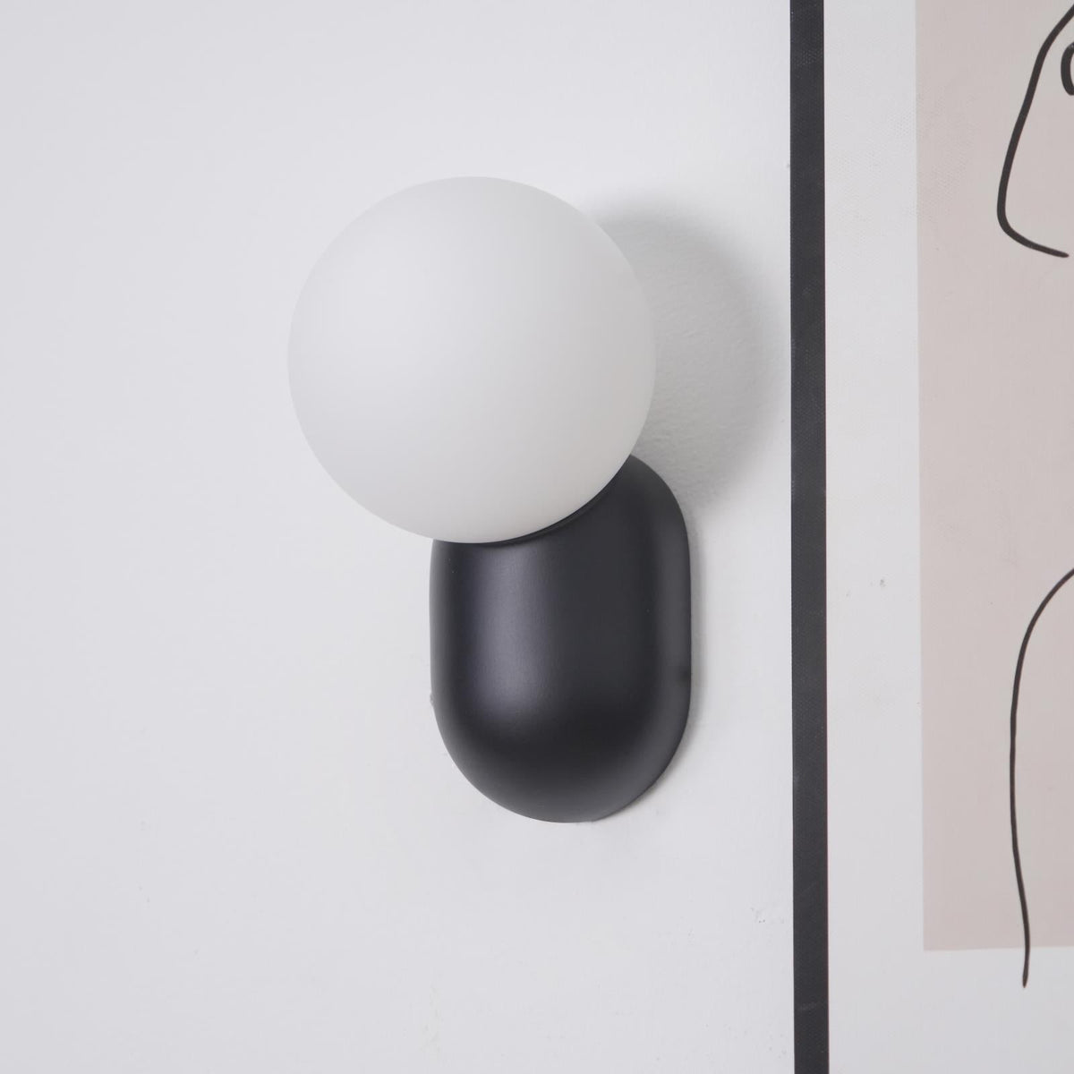 Utique - Elegant and Efficient Resin LED Wall Sconce
