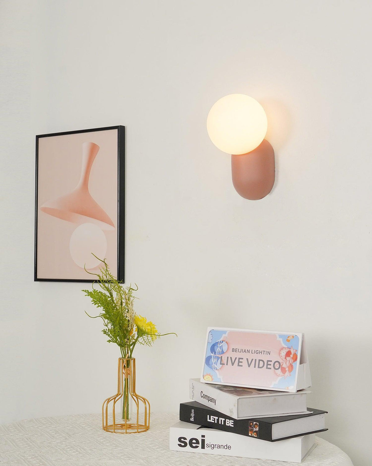 Utique - Elegant and Efficient Resin LED Wall Sconce