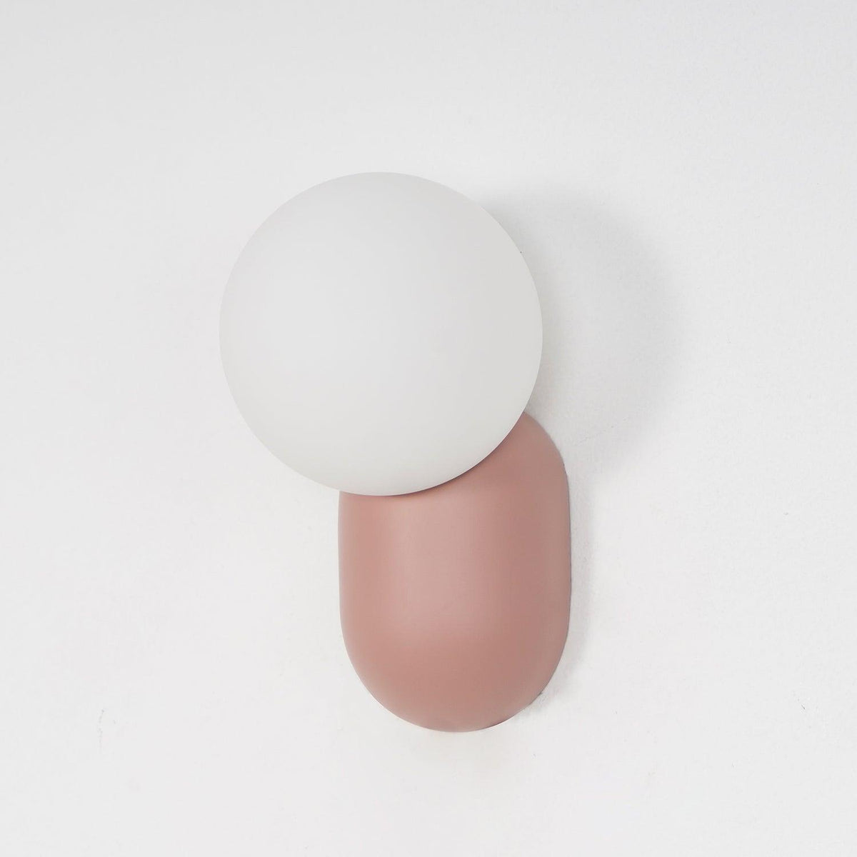 Utique - Elegant and Efficient Resin LED Wall Sconce