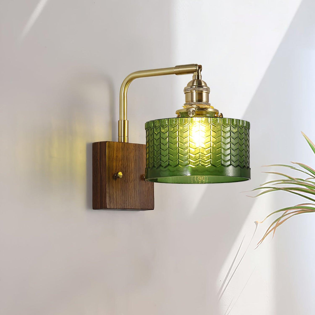 SerenLicht Wall Sconce - Elegant Light with Glass Scale Shade