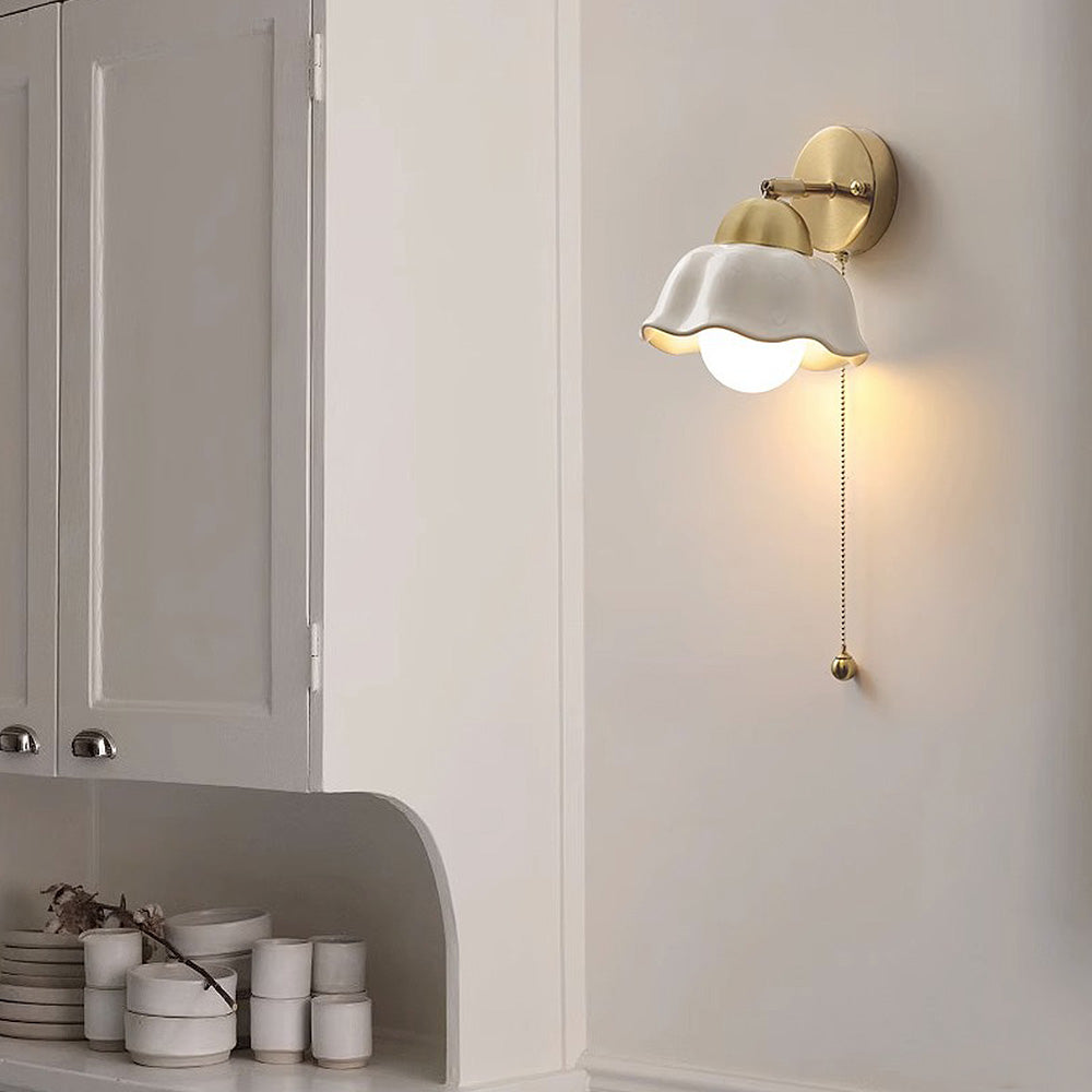 Retro Floral Wall Sconce - Vintage White Lighting for Your Home