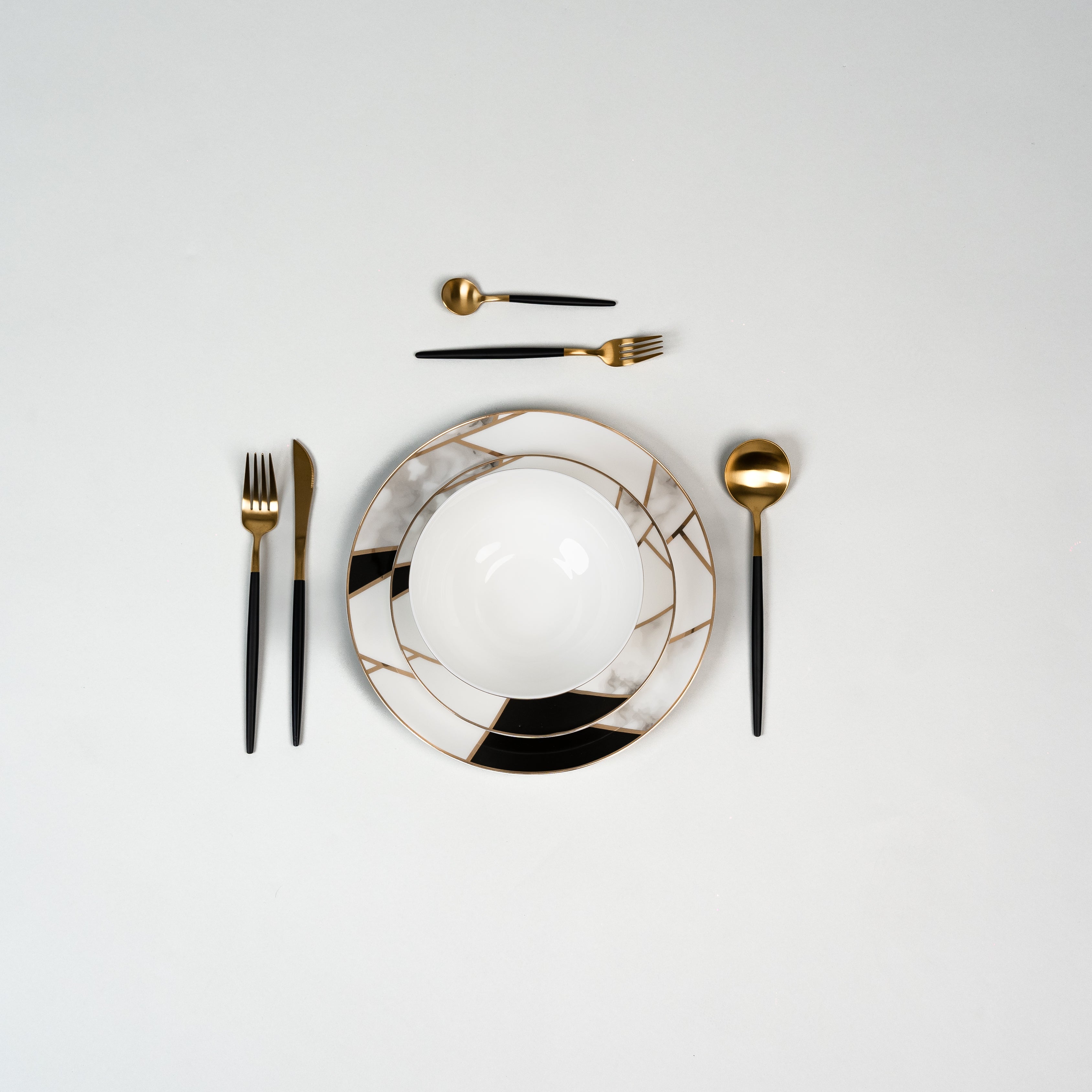 Luminoir Transform - Service de table 12 pièces en porcelaine marbre noir et or