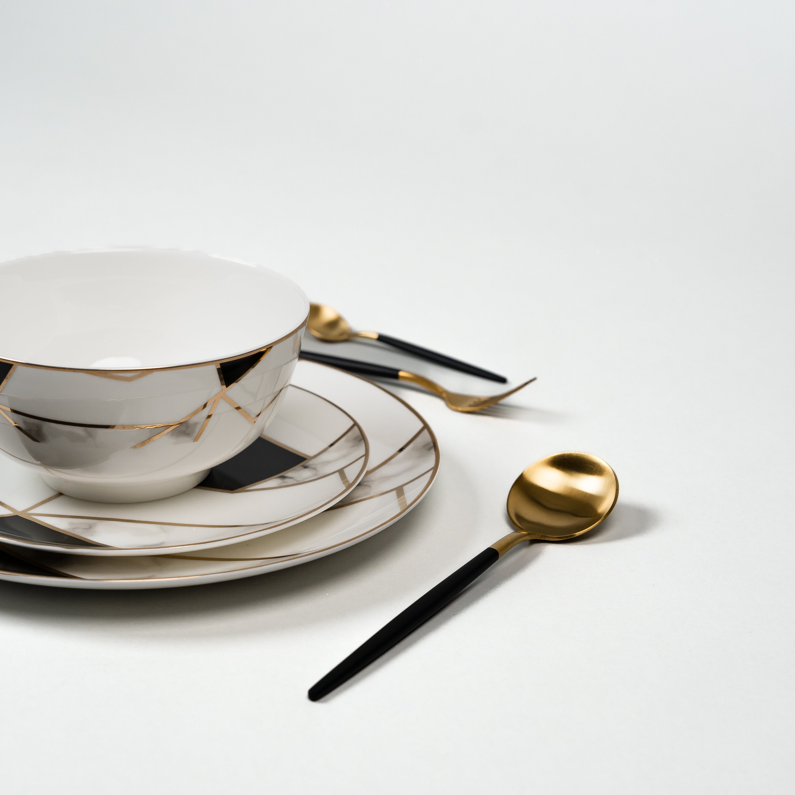 Luminoir Transform - Service de table 12 pièces en porcelaine marbre noir et or