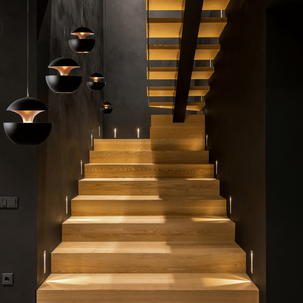 GoldGlow - Luxury Gold Pendant Light for Elegant Dining Rooms