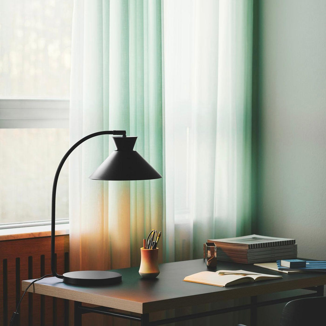 EleganceBow - Elegant Black Retro-Design Table Lamp