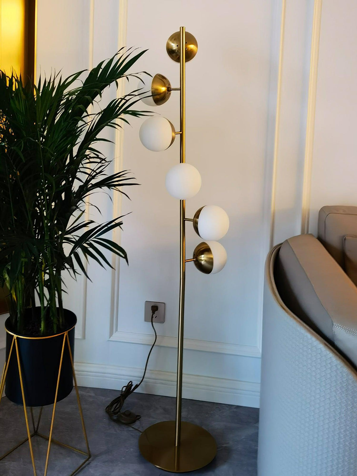 Doppler - Elegant Retro LED Floor Lamp