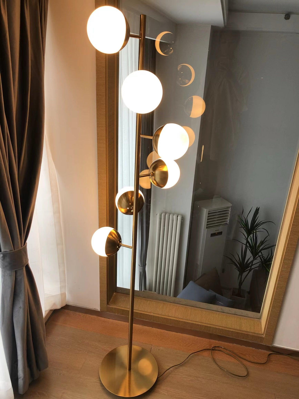 Doppler - Elegant Retro LED Floor Lamp