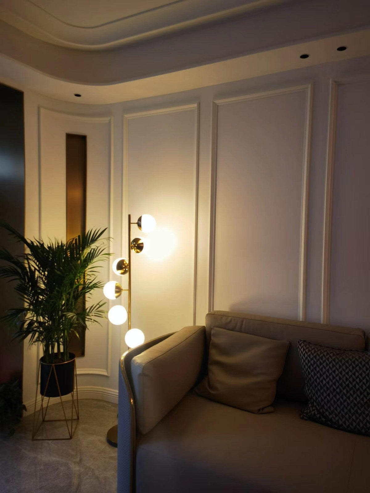 Doppler - Elegant Retro LED Floor Lamp