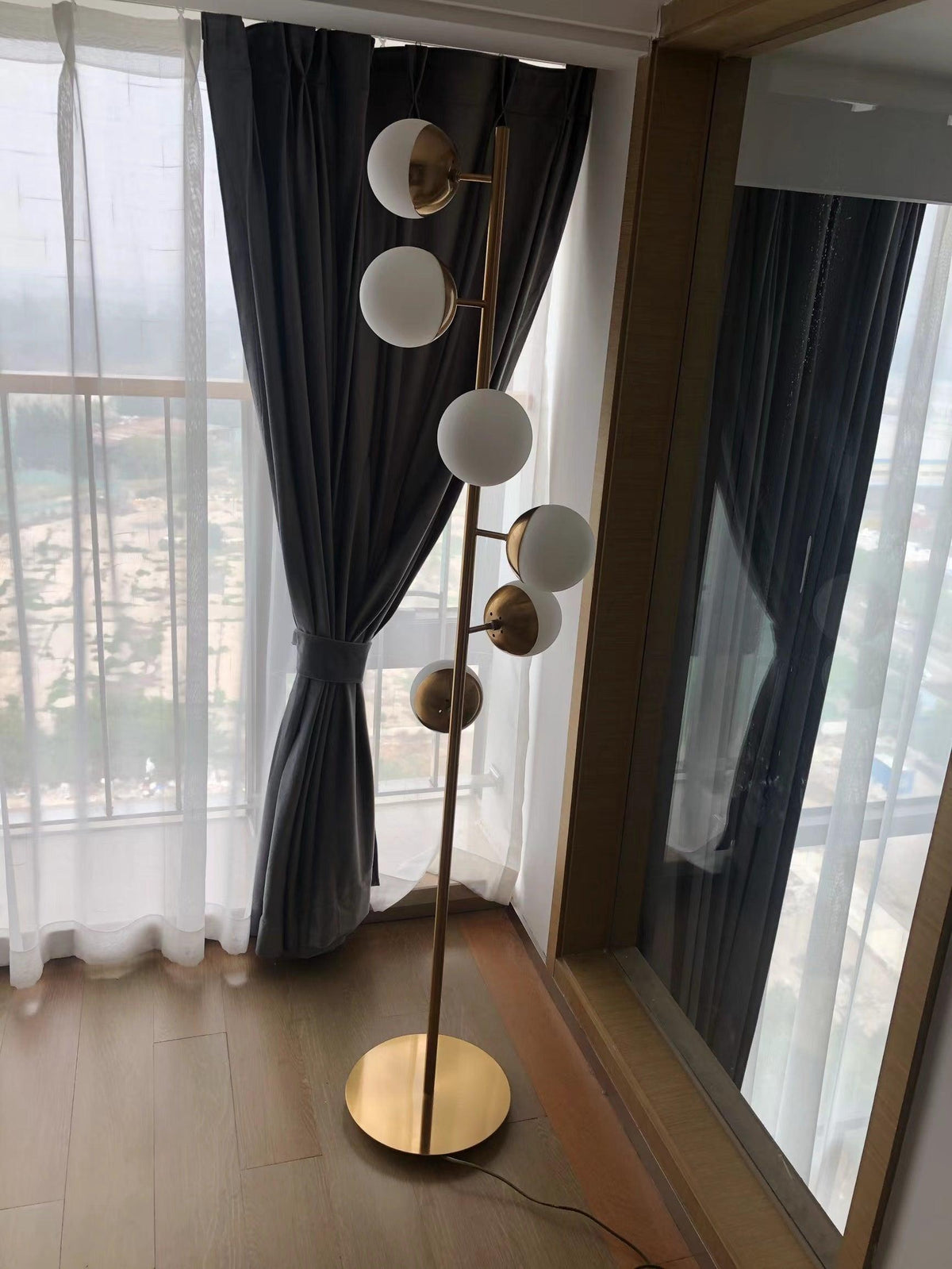 Doppler - Elegant Retro LED Floor Lamp