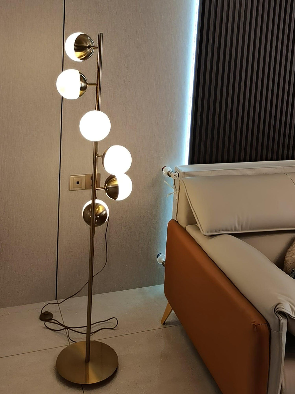 Doppler - Elegant Retro LED Floor Lamp
