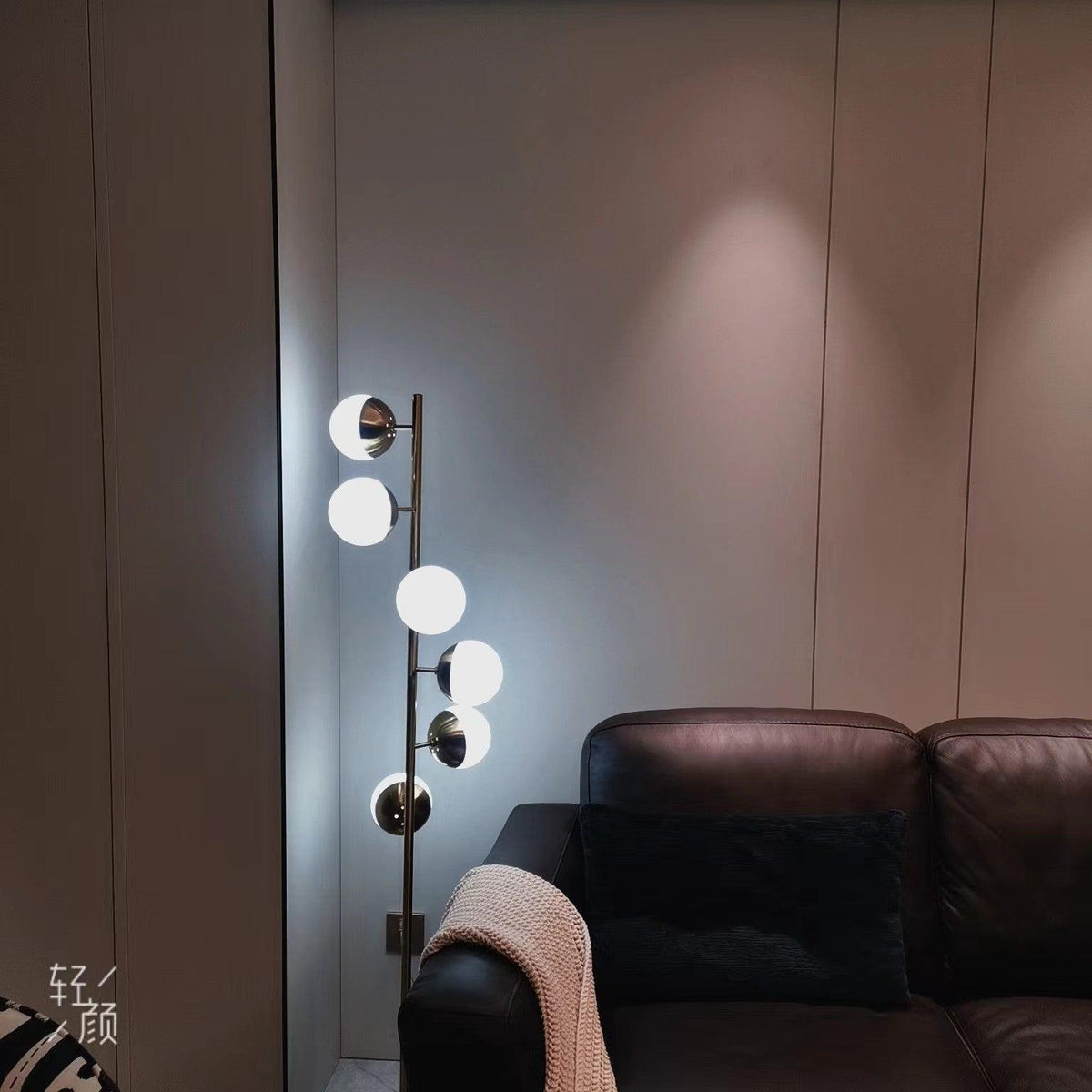 Doppler - Elegant Retro LED Floor Lamp