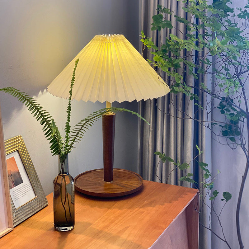 Woodly - Vintage Wood Table Lamp with Pleated Design
