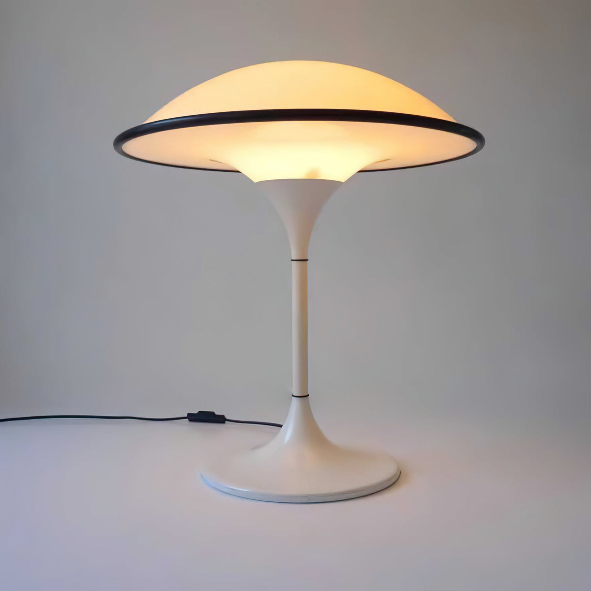 ArtistryGlow Table Lamp - Elegant Warm Ambient Lighting